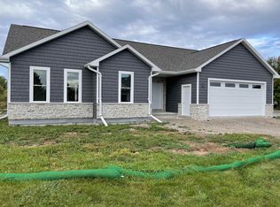 904 Whisper Falls Ct, Menasha, WI 54952
