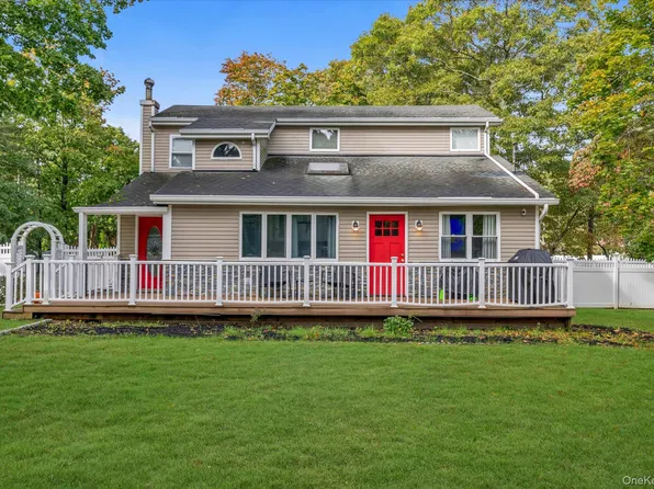 470 Bicycle Path, Port Jefferson, NY 11776