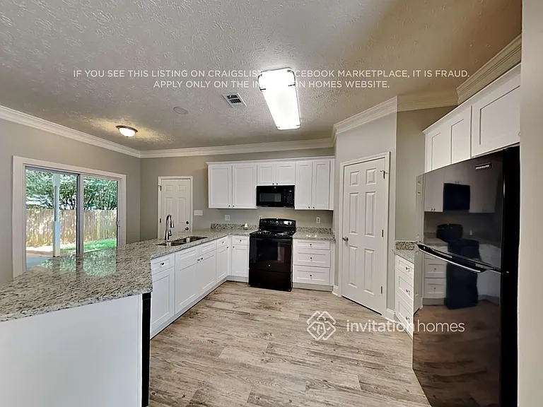 2015 Towne Park Dr — Photo 6