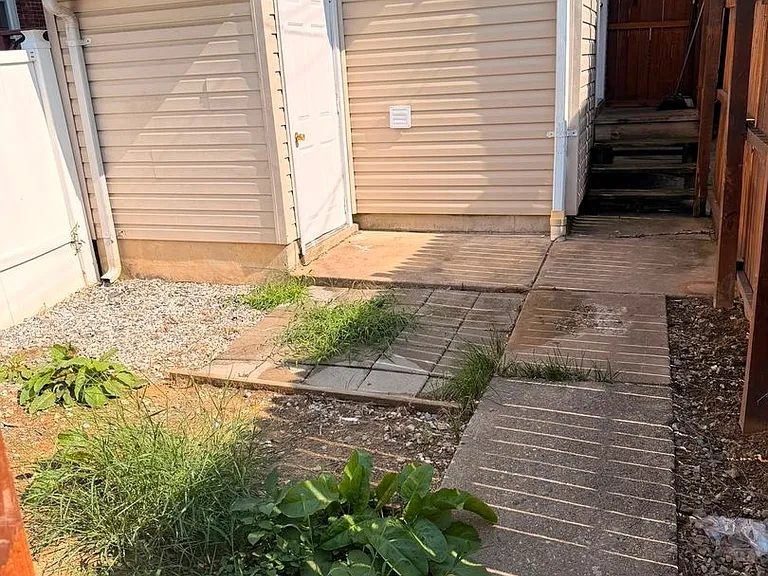 1211 W Poplar St — Photo 21