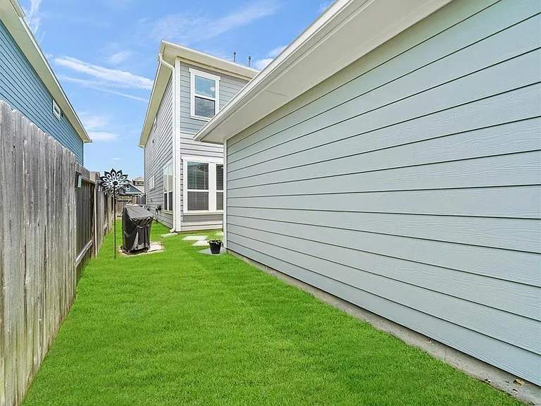 17023 Canosa Dr — Photo 31