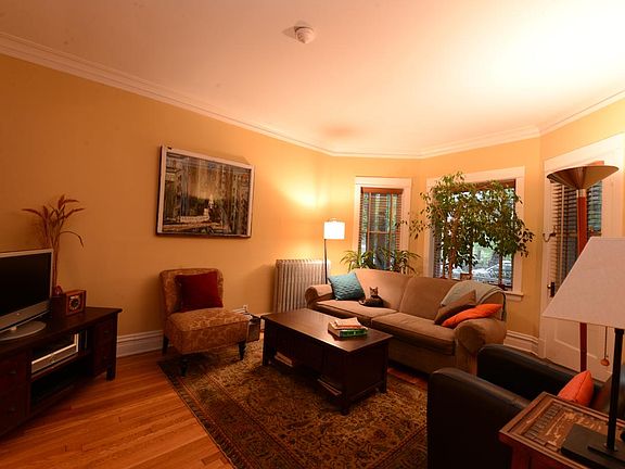 3rd image of 1424 W Bryn Mawr Ave #1