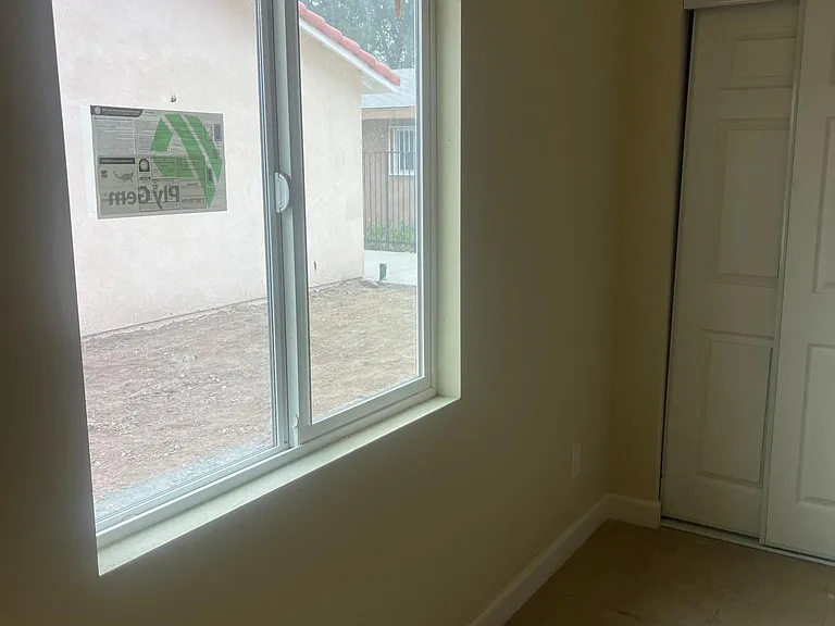 1268 Wall Ave — Photo 5