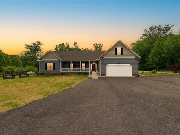 403 Oaktree Rd, Williamsburg, VA 23188