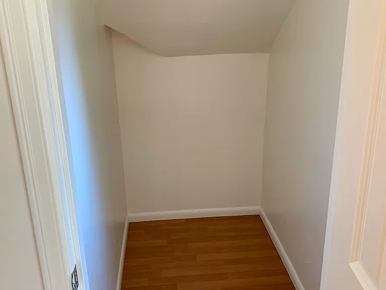 5600 University Way NE — Photo 5