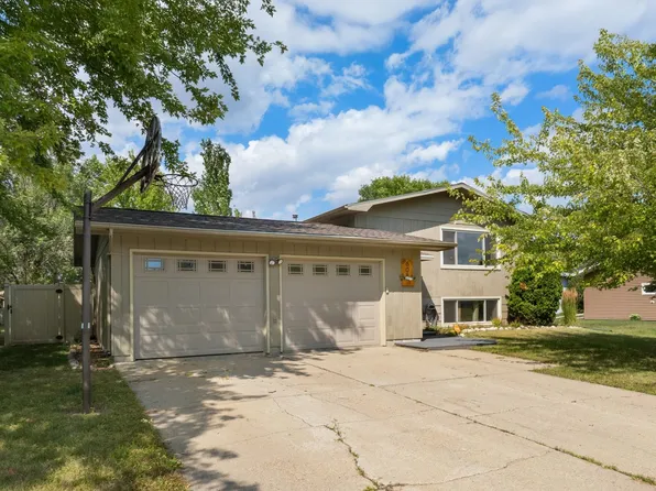 608 25th Ave NW, Minot, ND 58703