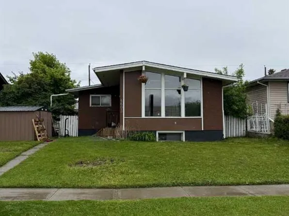 4603 E Edmonton Trl NE, Calgary, AB T2E 3V7