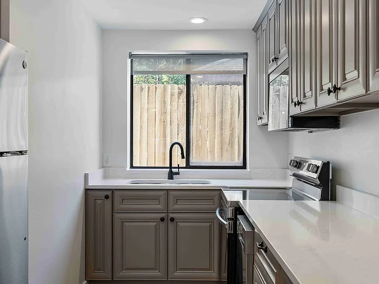1016 E 900 S — Photo 7