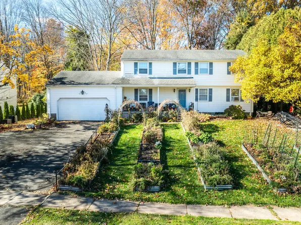 132 Hollyberry Lane, Plainville, CT 06062