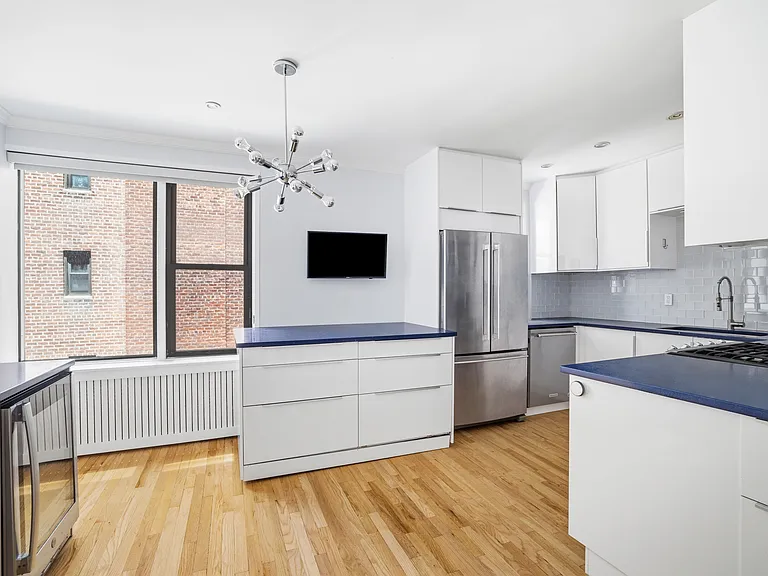 400 W 58th St #3JK — Photo 3