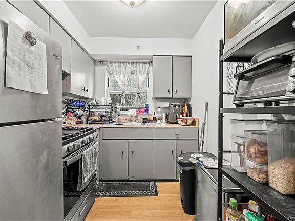 4th image of 430 W 259th St