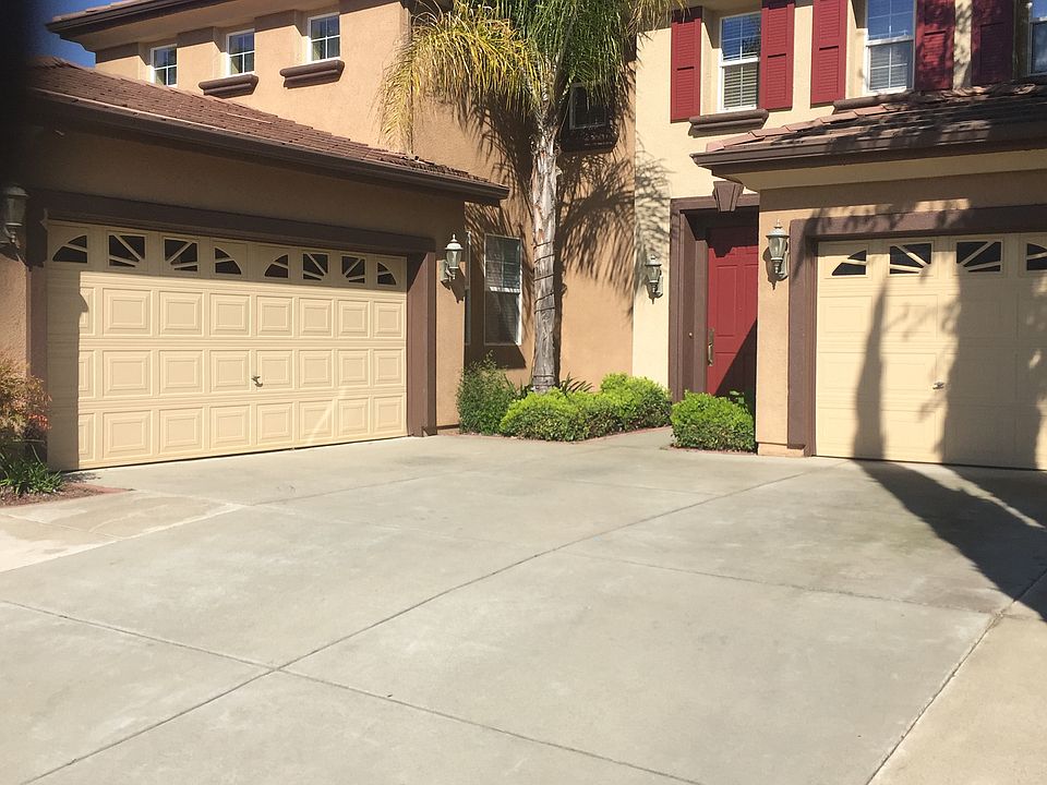 1st image of 121 Marland Ct