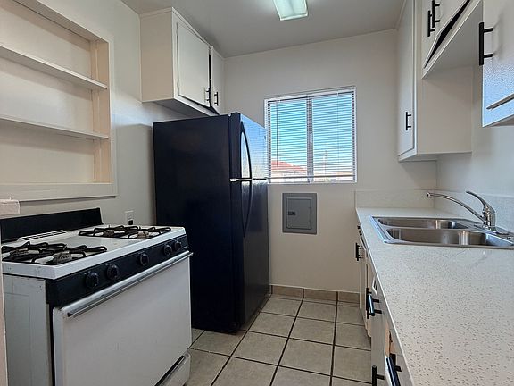 5th image of 925 N Garfield Ave APT 8