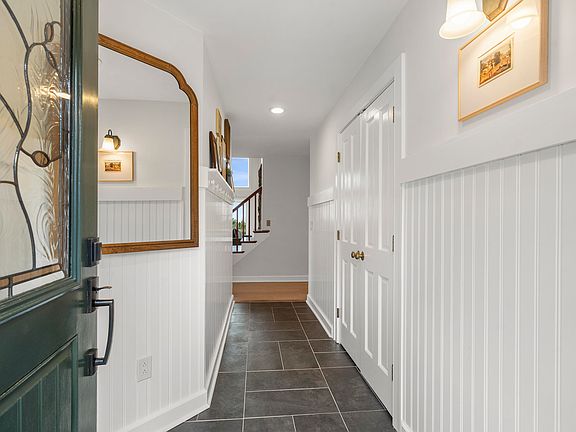 4th image of 42 Ridgeview Lane