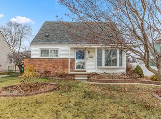 28550 Cambridge St, Garden City, MI 48135