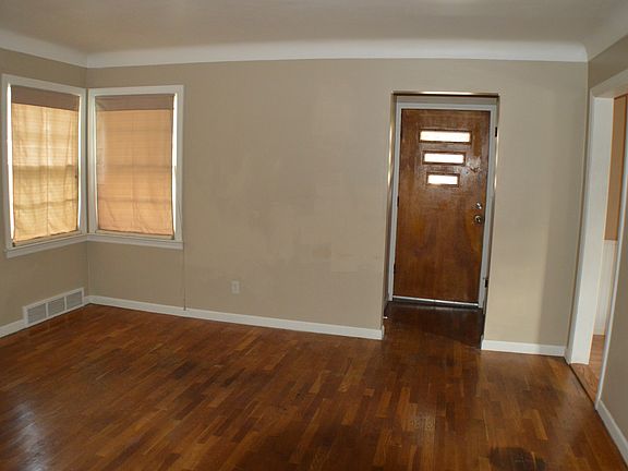 4th image of 253 Marion Ave SW