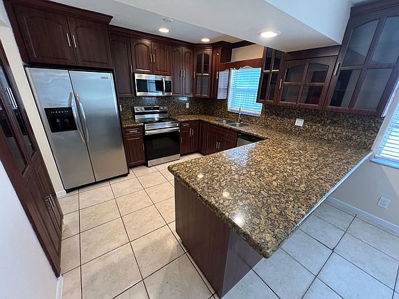 5th image of 10511 NW 43rd Ct #1