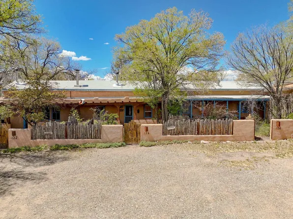 124 La Loma Plz, Taos, NM 87571