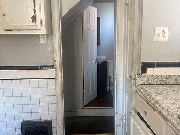 4th image of 6629 Barken Ave
