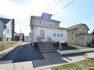 132 Catherine Ave, Saddle Brook, NJ 07663