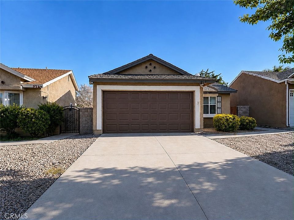 1st image of 2870 Nandina Dr
