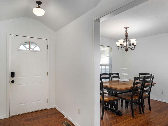 5th image of 127 N Carter Court