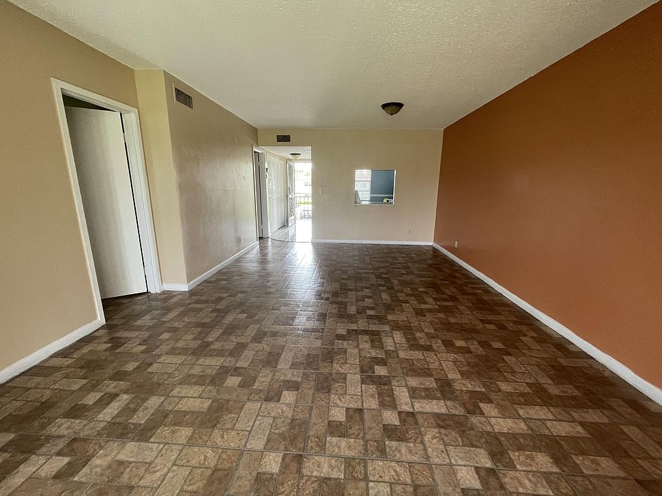 1st image of 3 Abbey Ln APT 202