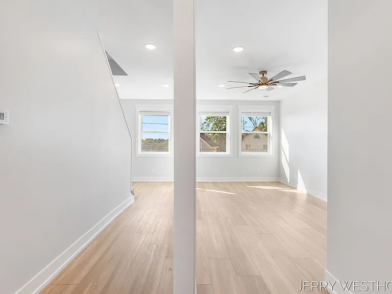 715 Butterworth St SW #4 — Photo 5