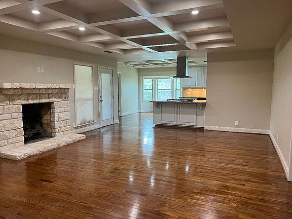 Open concept Family Room to Island Kitchen with built-in cooktop and updraft. Breakfast bar counter.