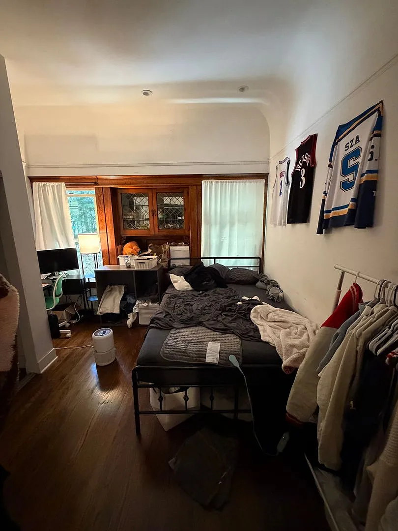 2113 Oak Street Apts — Photo 4