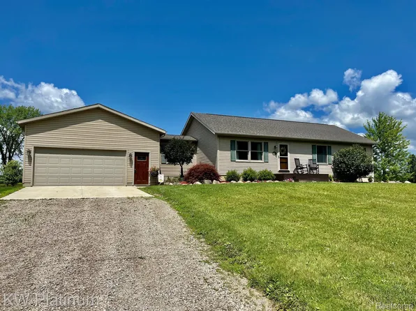 10058 Metcalf Rd, Greenwood, MI 48006
