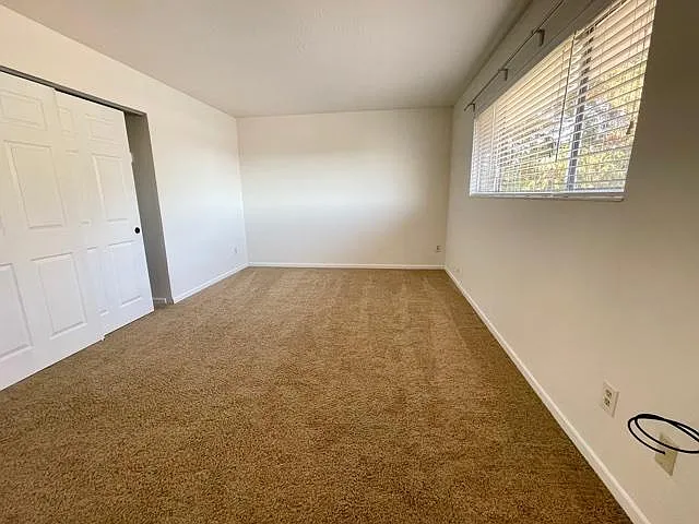 1083 W L St — Photo 22