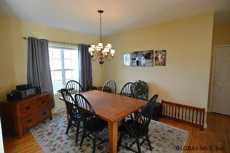 4th image of 3 CAMBRIDGE Court