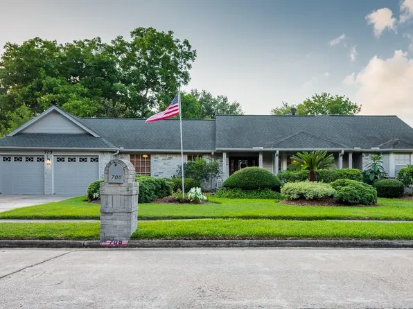 705 Balmoral Ct, Friendswood, TX 77546