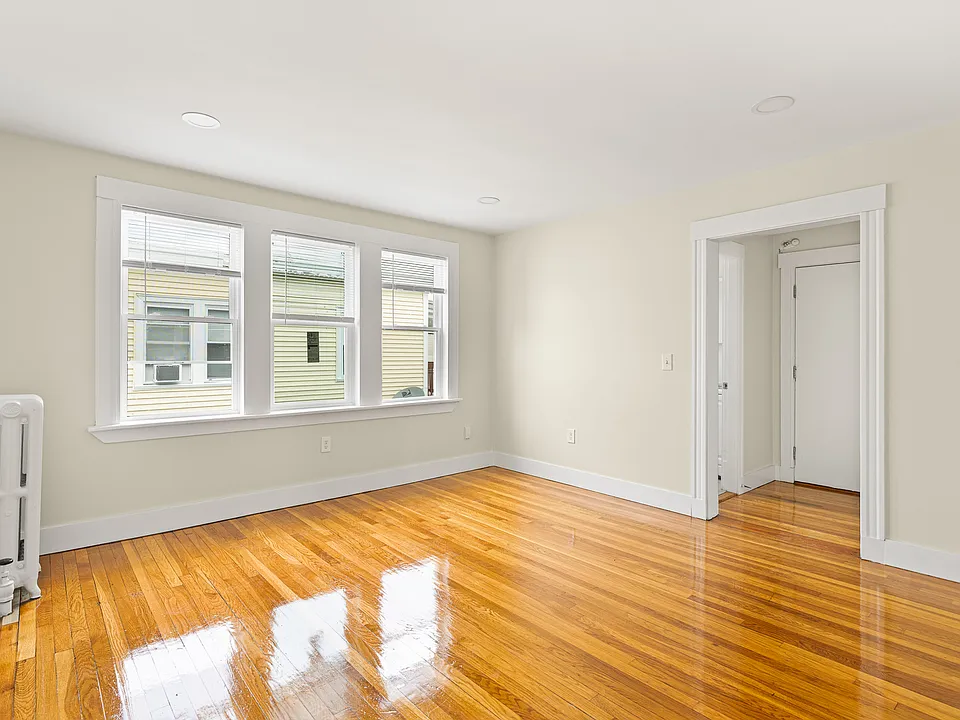 43 Wentworth St #1