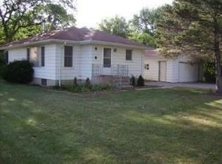 1332 Fox River Dr, Algonquin, IL 60102