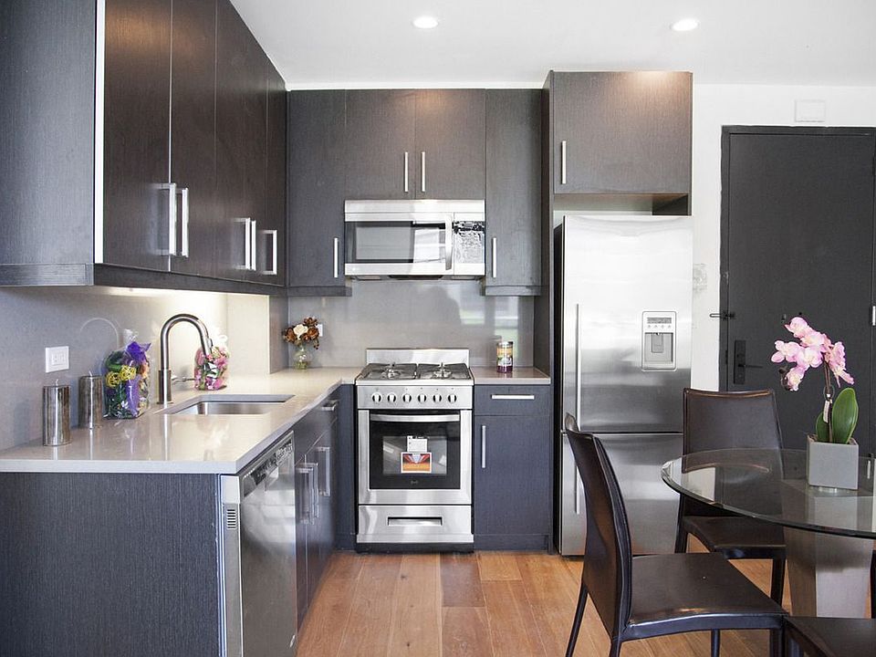 1st image of 180 Nassau St APT 2A