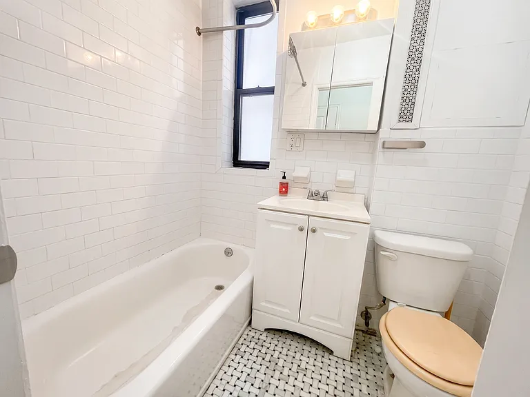 160 Fenimore St #2 — Photo 4