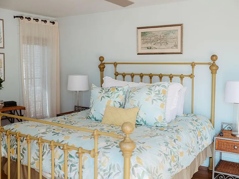 Carriage House (option to rent)