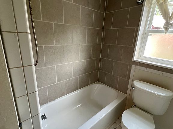 5th image of 1117 N Kenilworth St #1