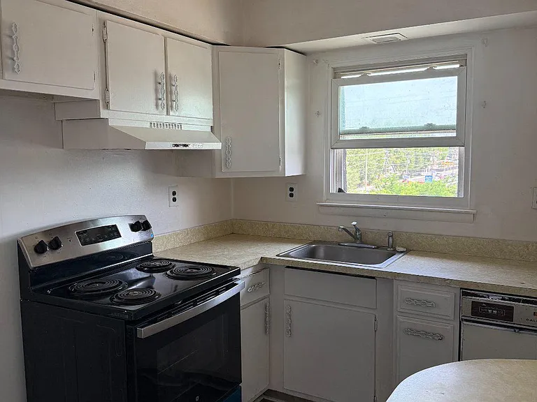 160 N Broad St #B — Photo 5