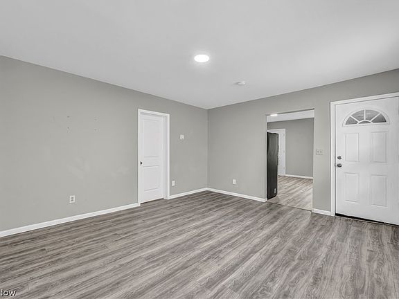 4th image of 3010 Daisy Ave UP