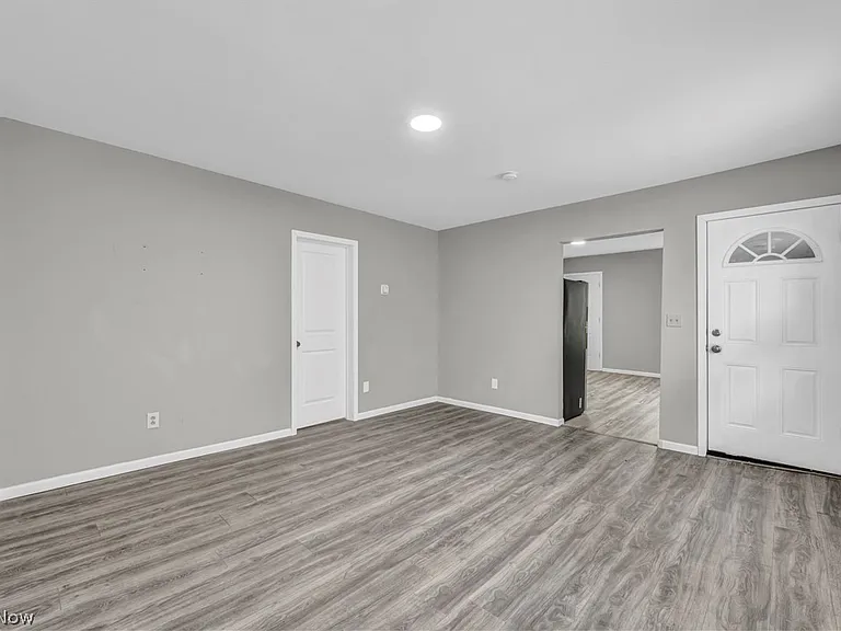 3010 Daisy Ave #UP — Photo 3