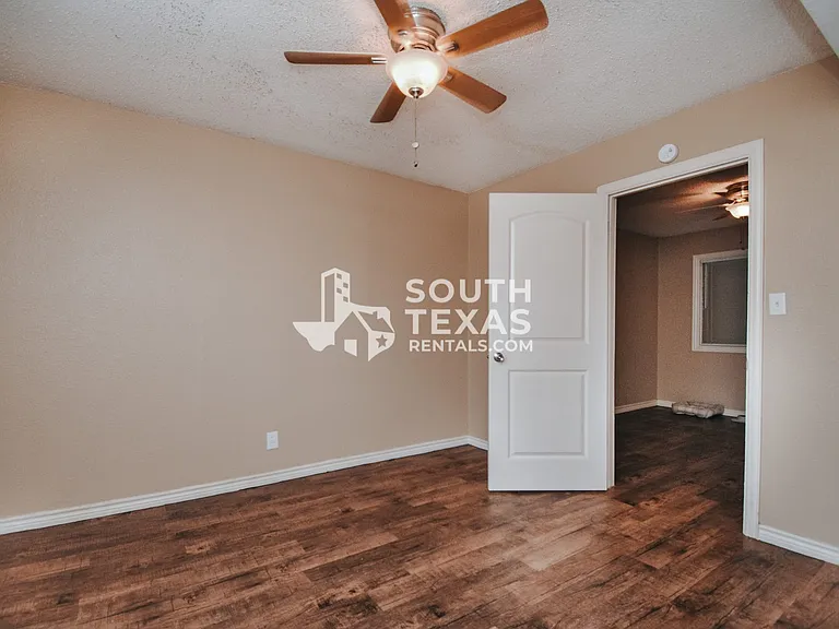 1811 Lawndale Ave #6 — Photo 5