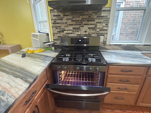 3rd image of 6449 N Artesian Ave APT 2