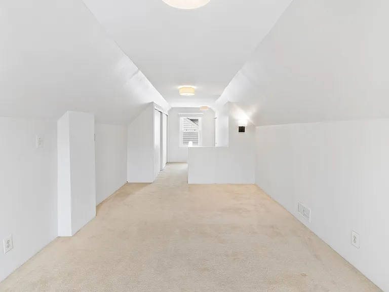 W Windemere Ave — Photo 9