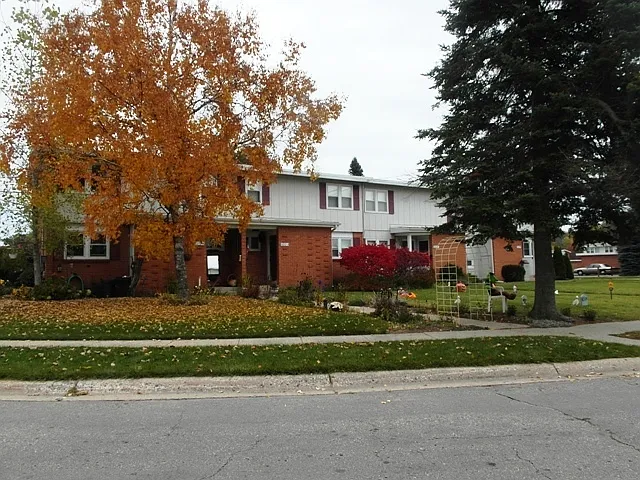 3 Bedroom, 1.5 Bathroom Quadra-Plex Unit — Photo 1