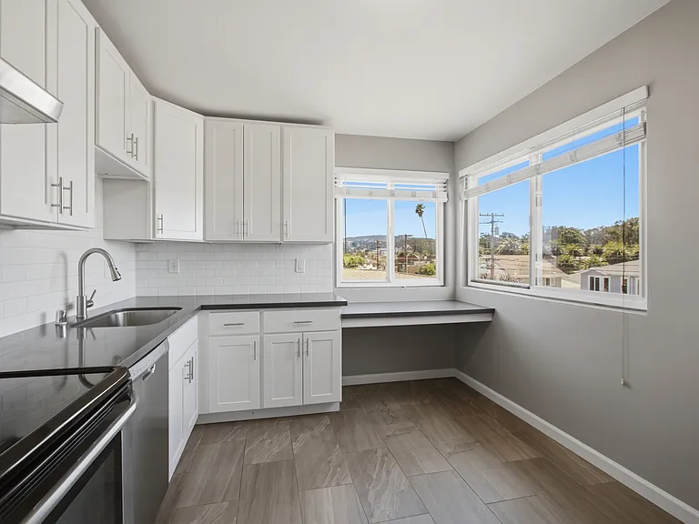 Beautifully updated, spacioius kitchen