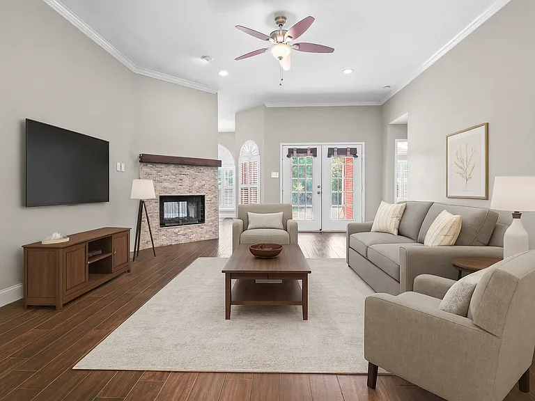 705 Tealwood Ln — Photo 2