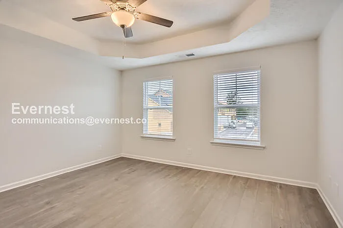 3 bed, 2.5 bath, 1320 sqft, $1,725 — Photo 3